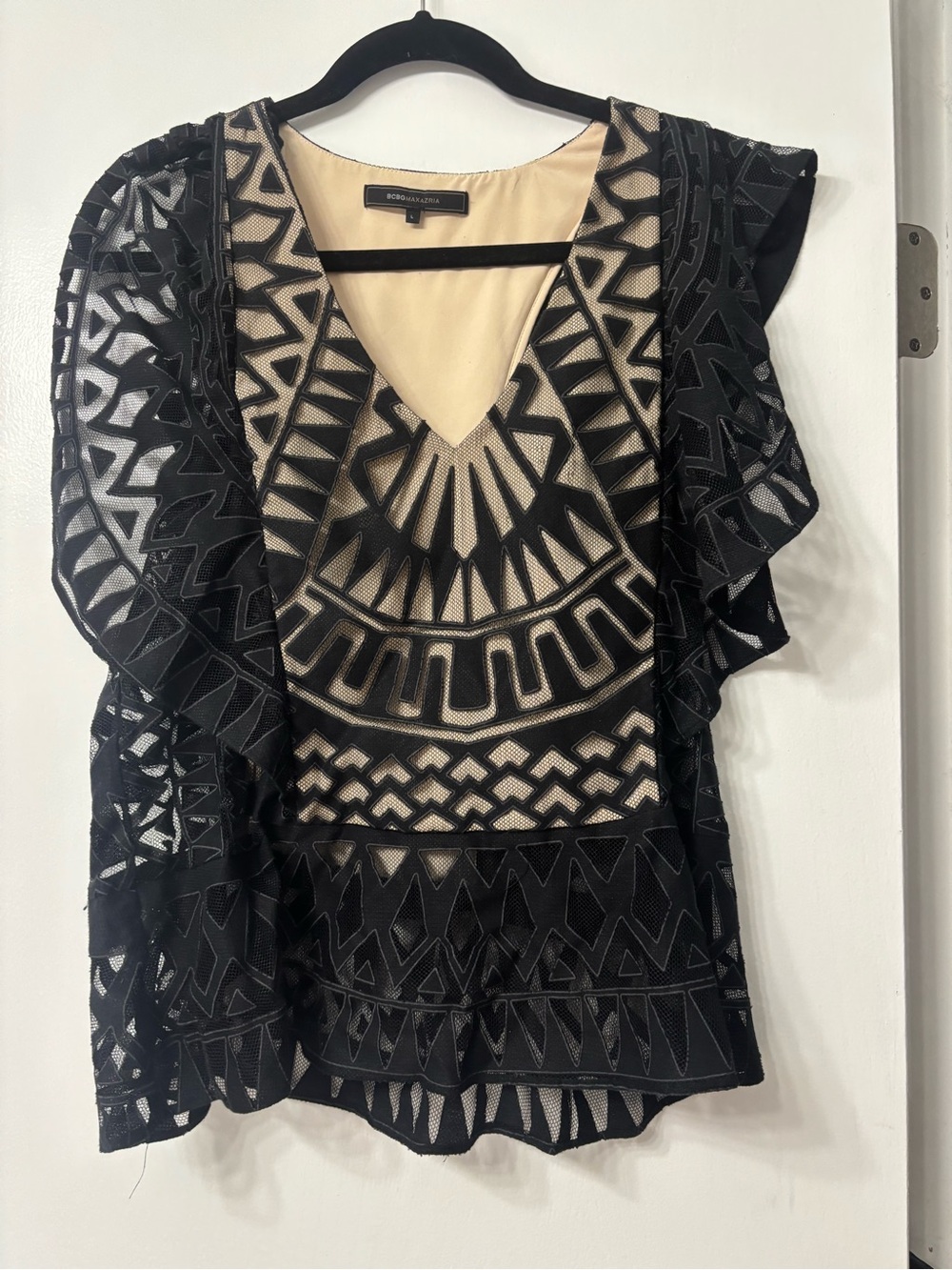 BCBGMaxAzria Black Geometric Lace V-Neck Flutter Sleeve Top - Picture 2 of 2